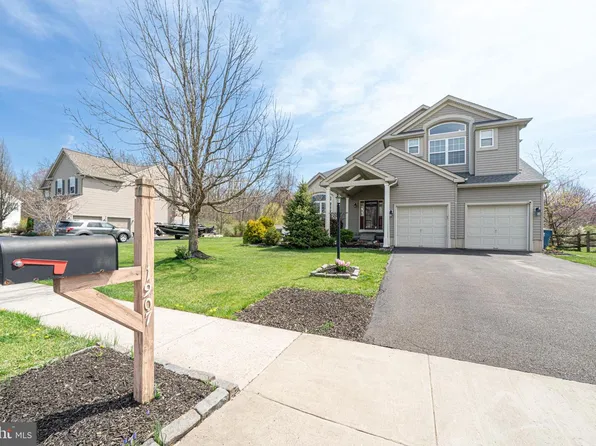 1907 Mayflower Dr, Quakertown, PA 18951