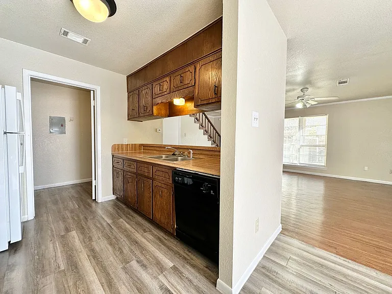 3004 Chaucer Dr — Photo 9