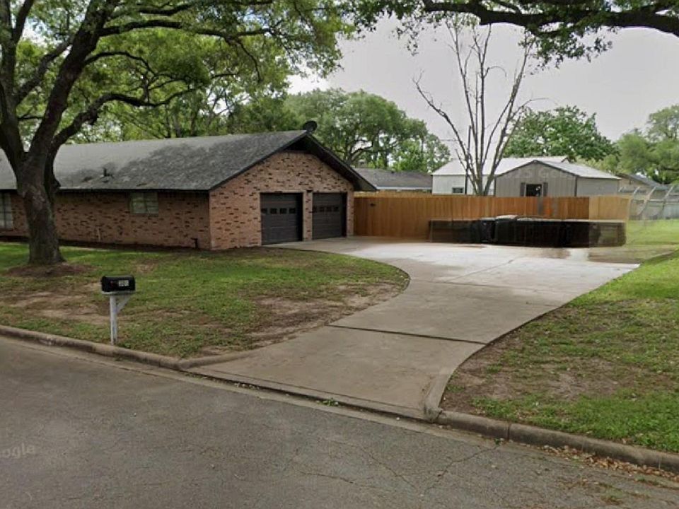 1st image of 305 Hereford Rd