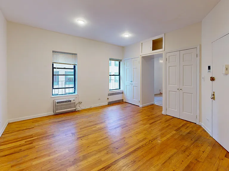 300 1/2 E 65th St #4 — Photo 10