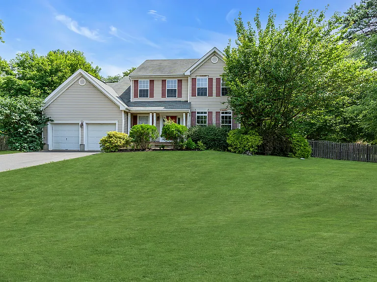 333 Nighthawk Ln — Photo 4