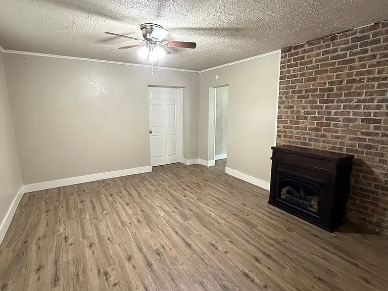 415 N Orphan St — Photo 2