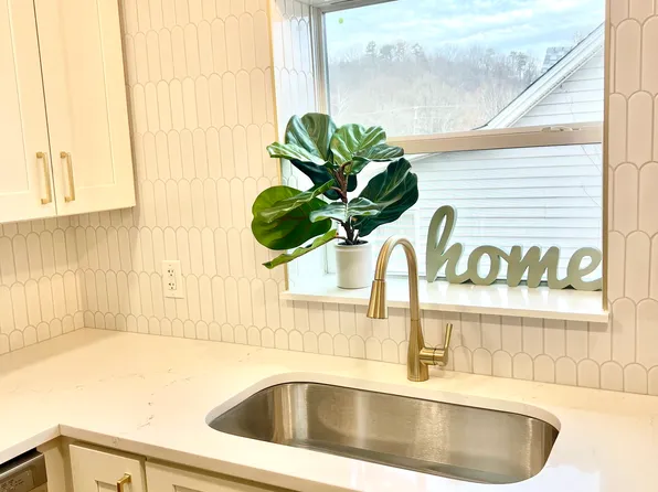 3829 W Blount Ave, Knoxville, TN 37920