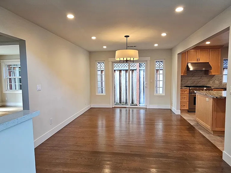 139 Plymouth Ave — Photo 4