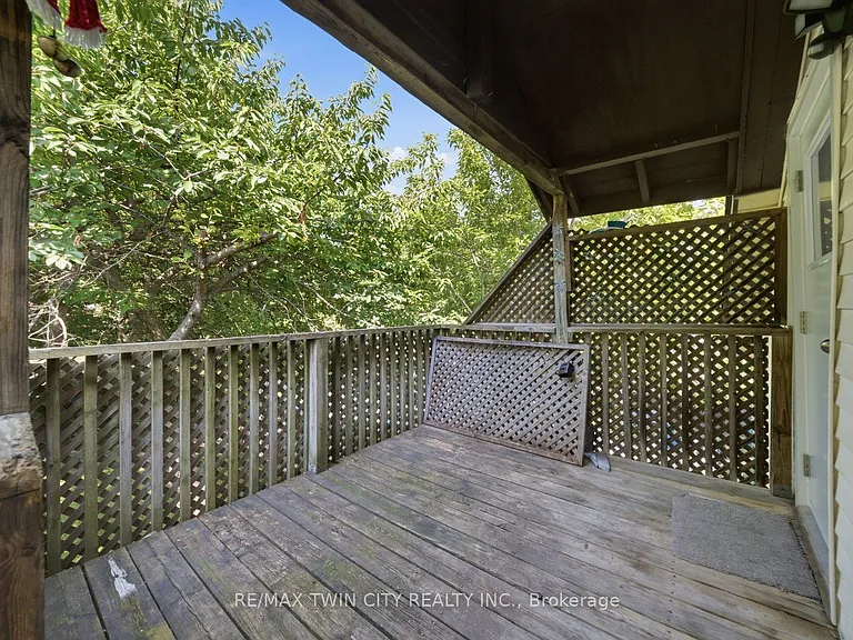 172 Albion St N #UPPER — Photo 4