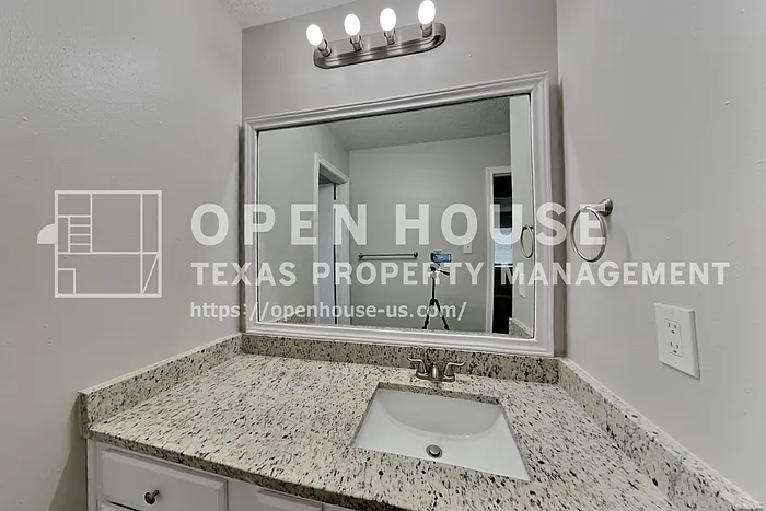 1247 Kings Creek Trl — Photo 16