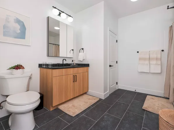 55 Riverwalk Place image 5 of 37