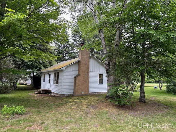 21601 E Brazel St, Grand Marais, MI 49839
