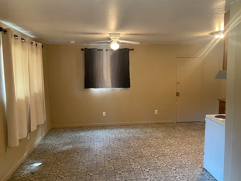 606 N Golden Gate Ave — Photo 4