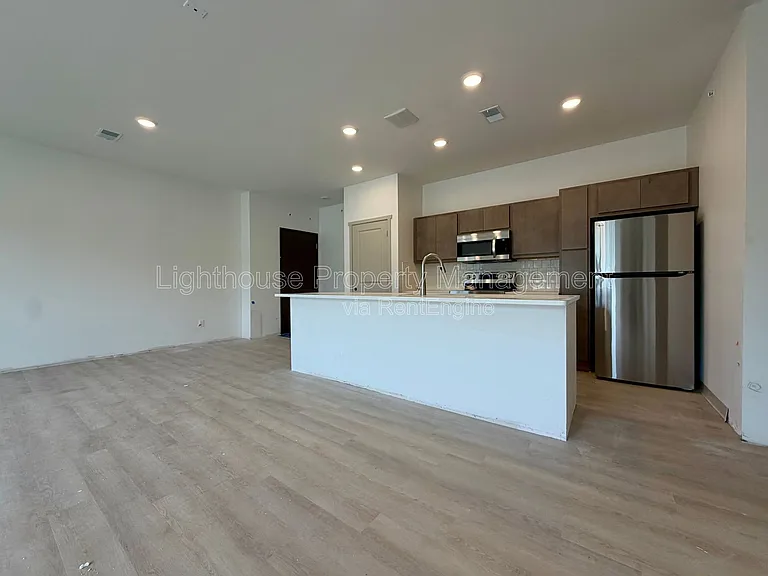 Riverbend Flats Apartments — Photo 121