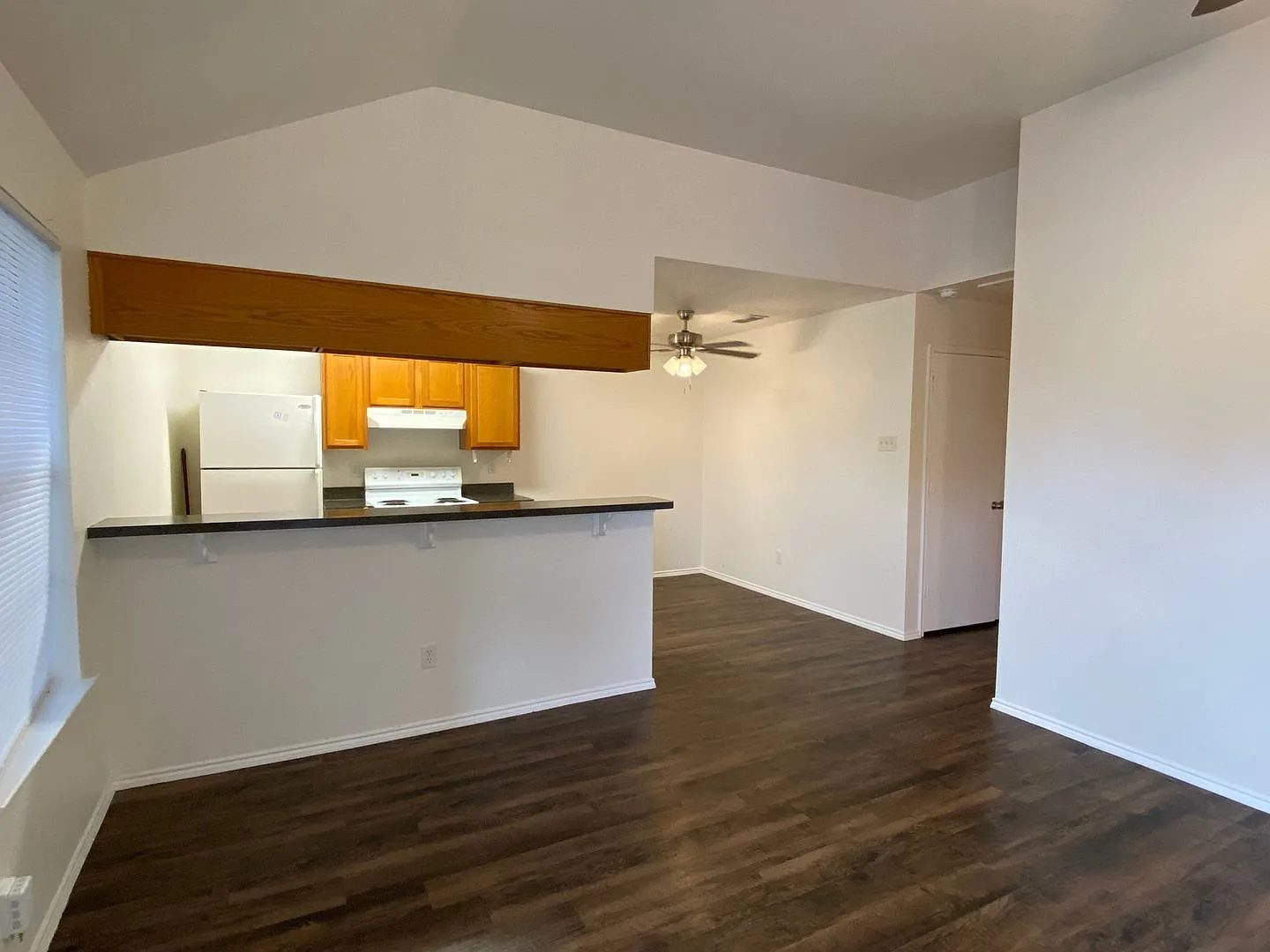 Charming 2BR Duplex Comfort, Style & Convenience — Photo 4
