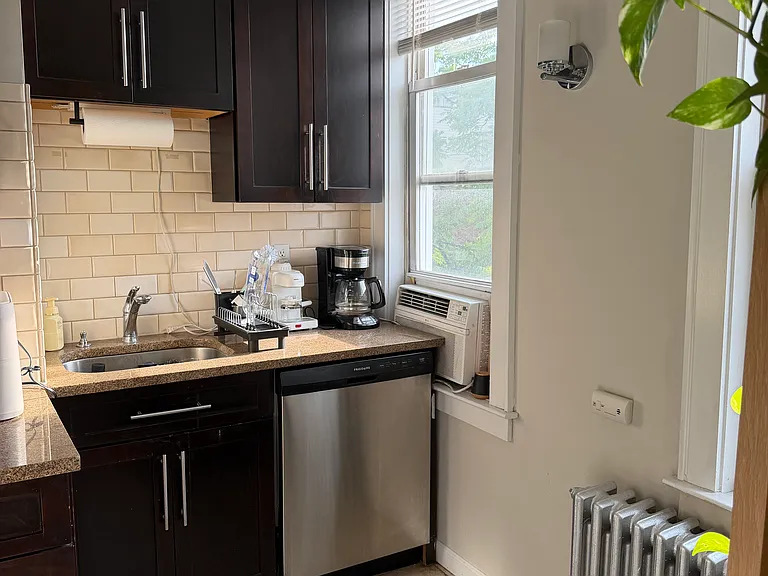 532 Adams St #3A — Photo 8
