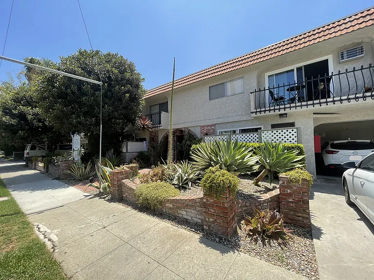11970 Iowa Ave — Photo 2