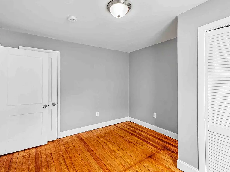 100 Weetamoe St #1 — Photo 10