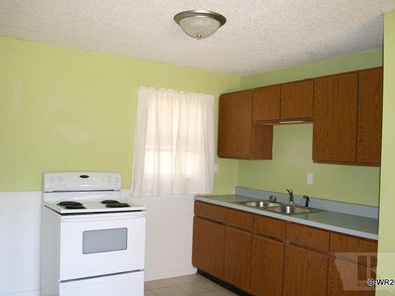 5th image of 915 W 4th St