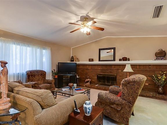 4th image of 613 Kingsbridge Dr