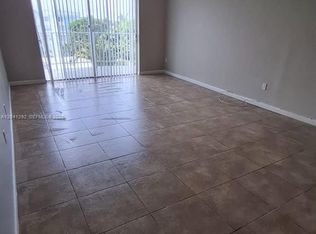 496 NW 165th Street Rd APT D612, Miami, FL 33169