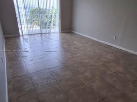 496 NW 165th Street Rd