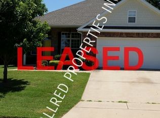 5015 W Waverly Rd, Fayetteville, AR 72704