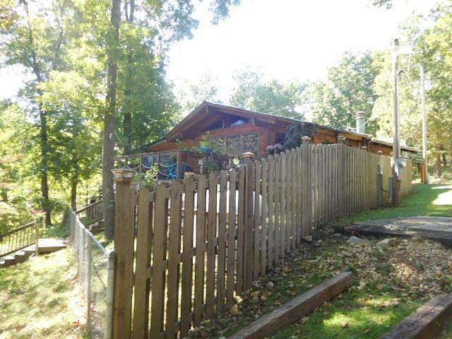 1st image of 464 Lakeside Dr