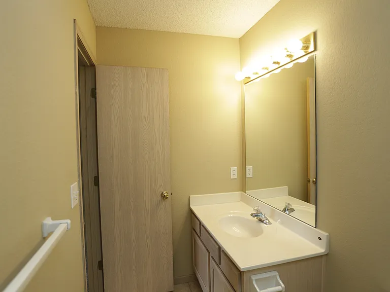 1608 Garden Ter — Photo 9