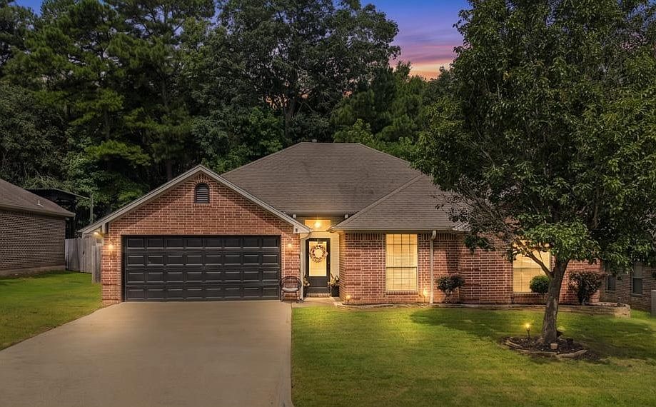 1st image of 127 Labrador Ln