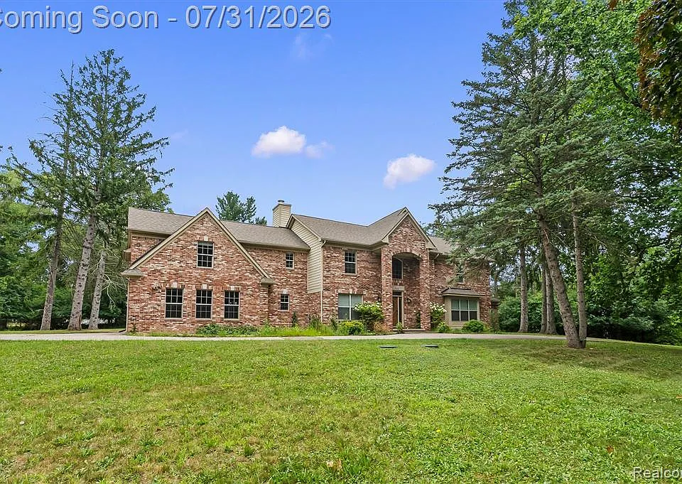 1592 Lone Pine Rd