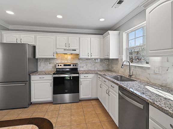 3rd image of 103 Riesling Rd