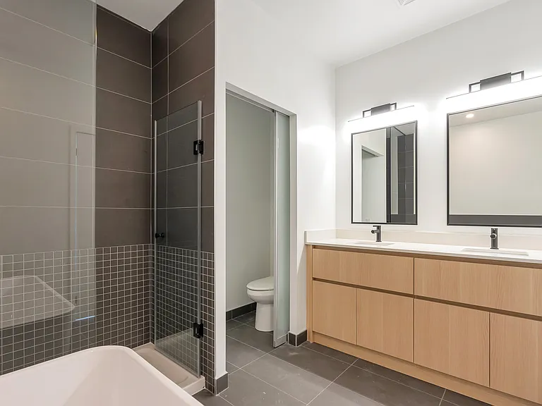 31 Huron St — Photo 22