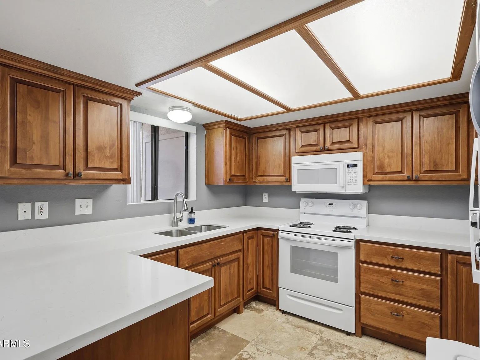 2 bed, 2.0 bath, 870 sqft, $1,700 — Photo 2