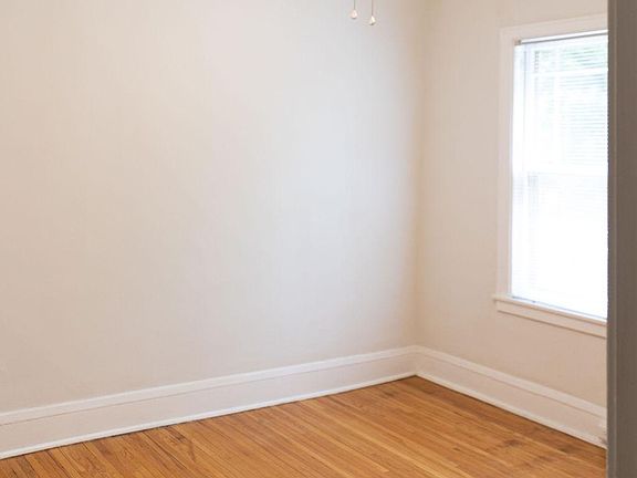 5th image of 145 Chatsworth St S #202