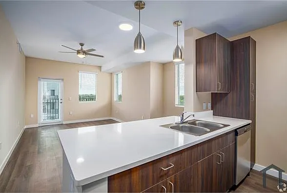 203 N University Dr — Photo 15