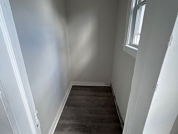 4th image of 172 Glen St #2R