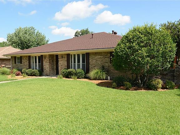 3rd image of 3213 Canterbury Dr