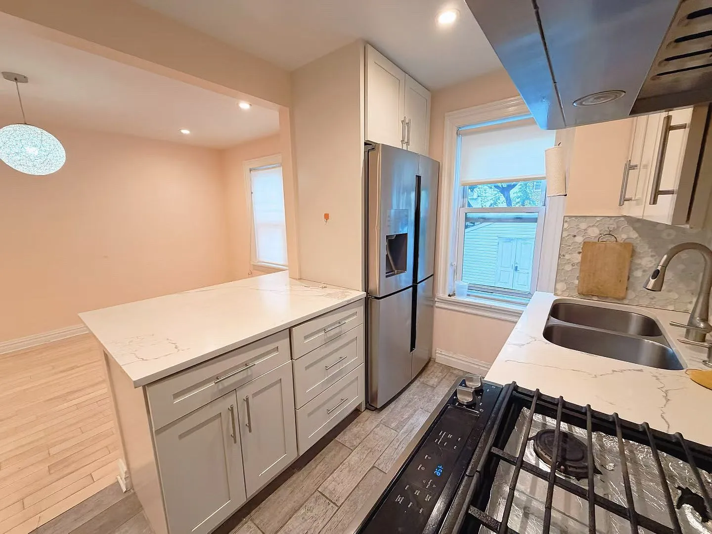 3 bed, 1152 sqft, $3,500 — Photo 2