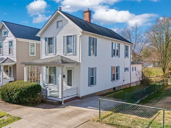 711 1/2 N 7th St, Marietta, OH 45750