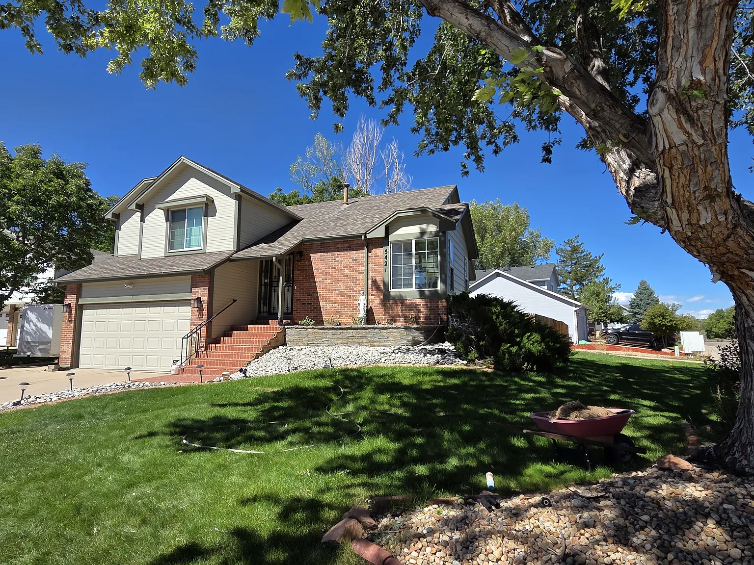 3 bed, 2.5 bath, 2333 sqft, $3,300 — Photo 2