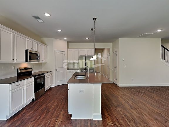 3rd image of 13009 Redwind Dr