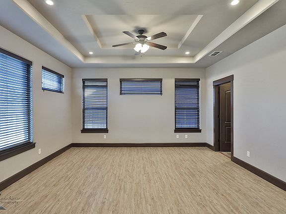 4th image of 350 Whiterock Dr