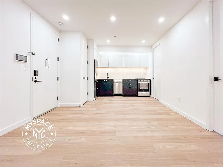 650 Madison St #4F — Photo 4