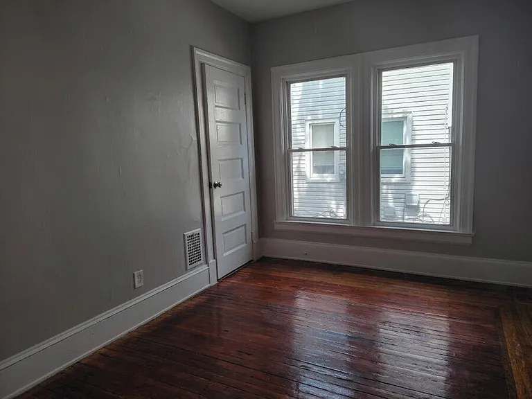 1334 W 89th St #1 — Photo 7
