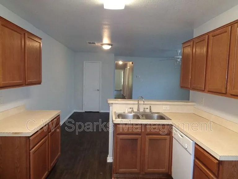 13651 Biggs St — Photo 8