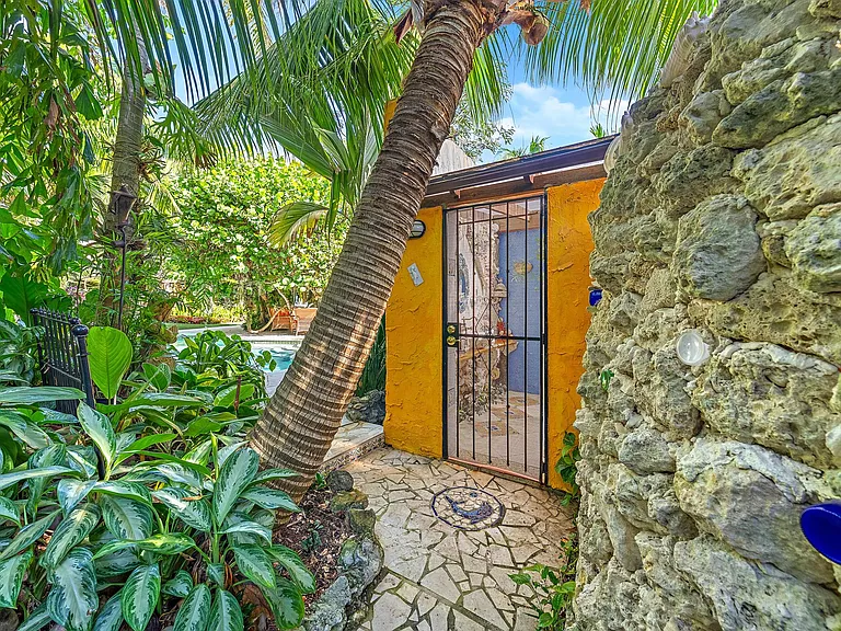 614 Flamingo Dr — Photo 24