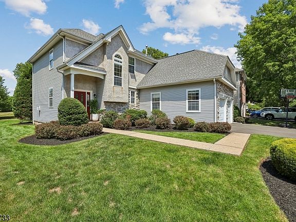 2nd image of 10 Redmond Ct
