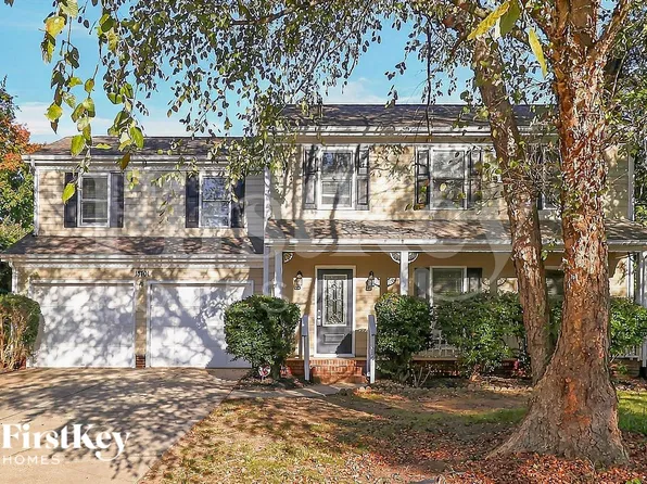 13701 Strathaven Dr, Matthews, NC 28105