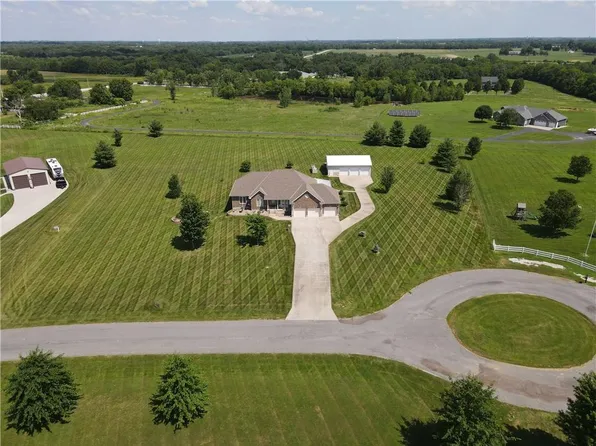 19104 Autumn Ln, Pleasant Hill, MO 64080
