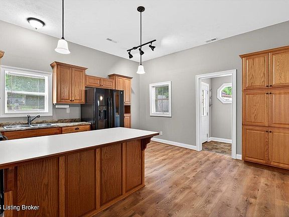 5th image of 209 S Cedar St