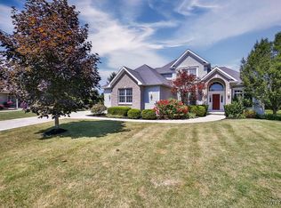 224 Pin Oak Cir, Grand Island, NY 14072