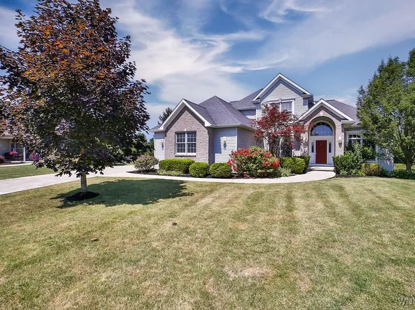 224 Pin Oak Cir, Grand Island, NY 14072