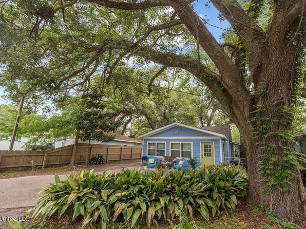 317 Ballentine St, Bay Saint Louis, MS 39520